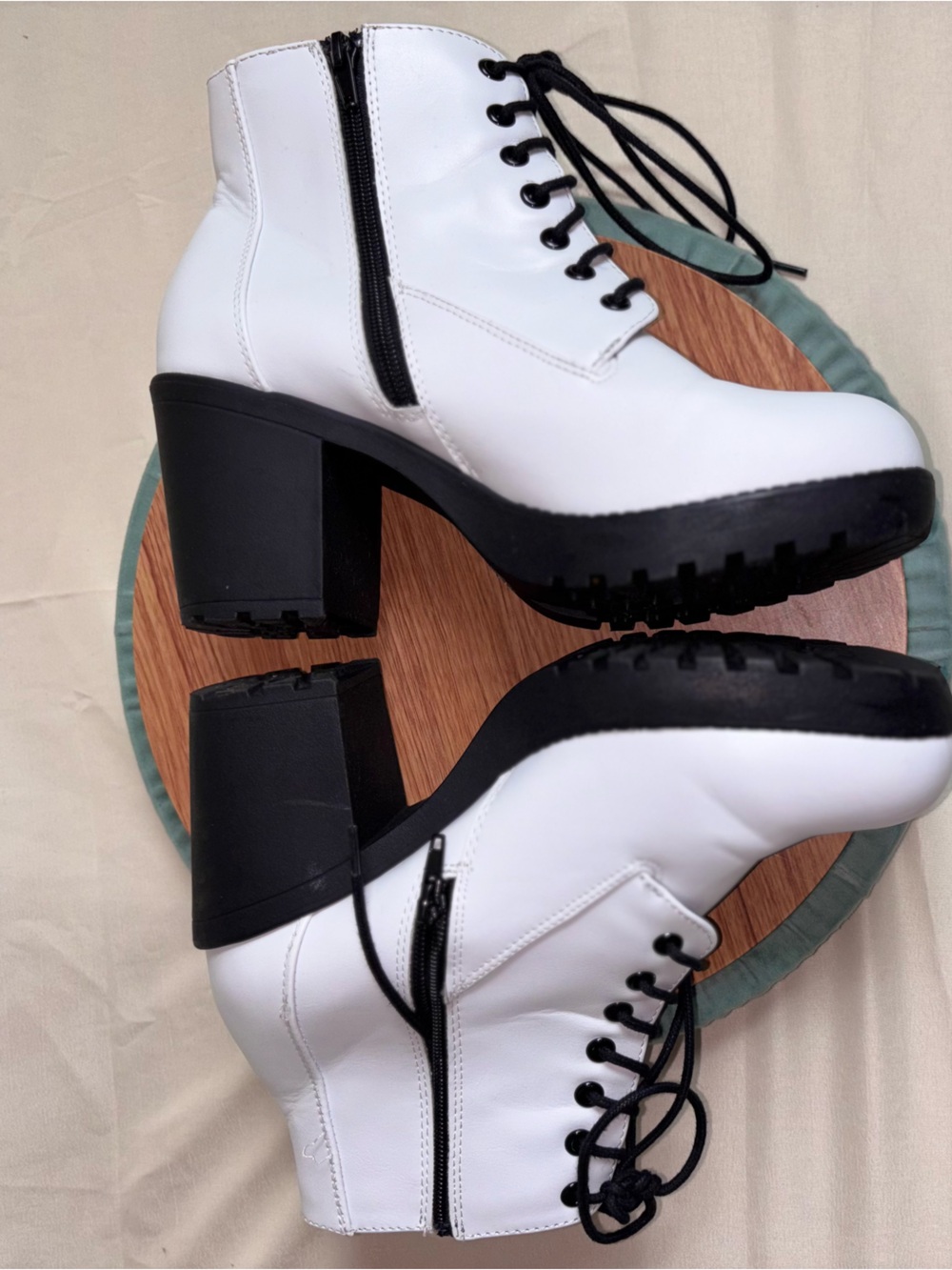 Size10 White and Black Lace-Up Block Heel Ankle Boots.
